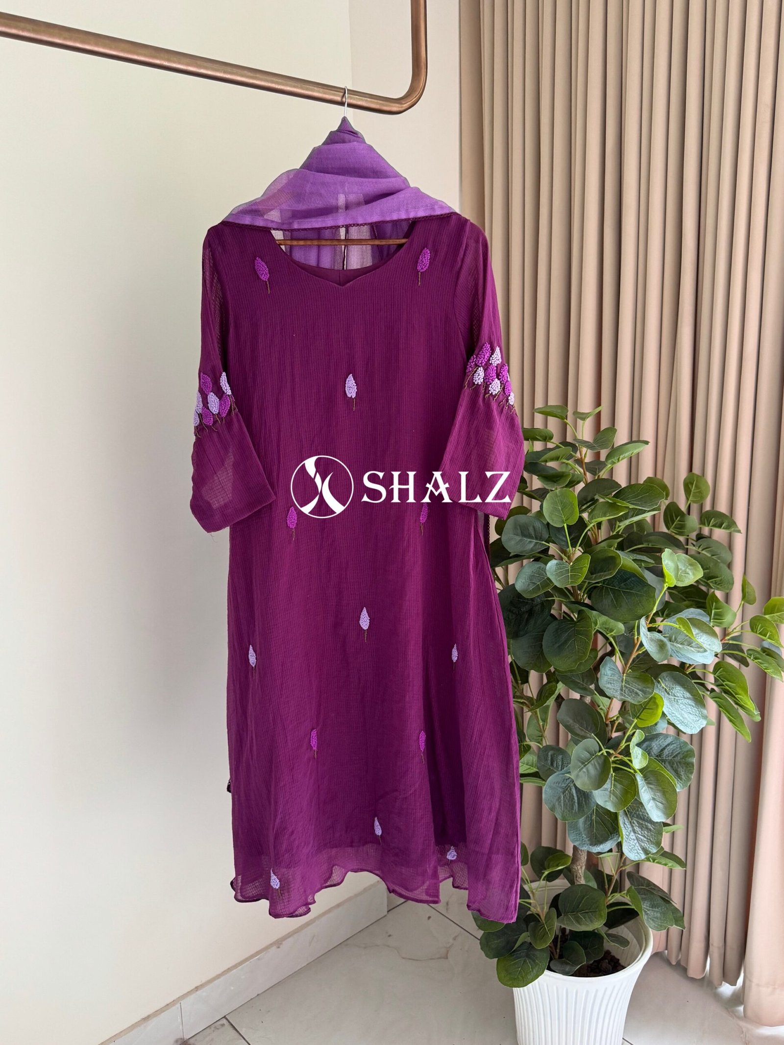 c2afdb53-dc65-4154-a4b3-758f05a2a417 SZ1514 - Partywear suit set - Image 1